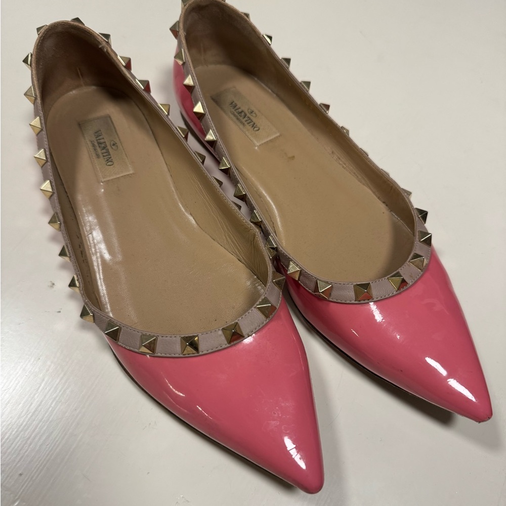 Valentino Garavani Pink Rockstud Leather Pointed-Toe Flats - Picture 2 of 8